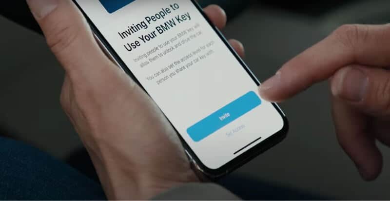 tap on invite in car key on iphone