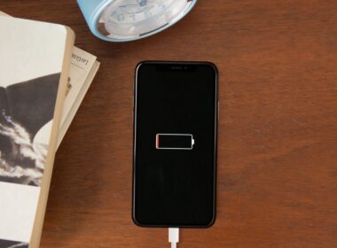 How to fix iphone stuck on charging screen