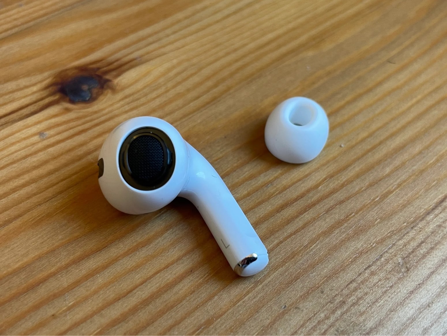 How to clean the ear tips of AirPods Pro