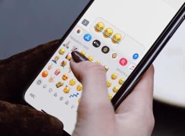 How to add emoji keyboard to iphone or ipad