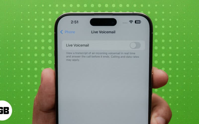 Live Voicemail option toggled off on an iPhone